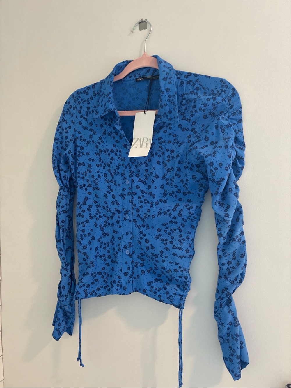 NET Zara Blue Floral Button-Up Ruched Sleeve Top
